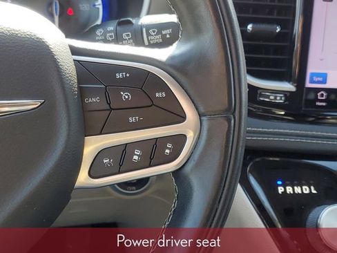 Used 2022 Chrysler Pacifica Touring-L image 26
