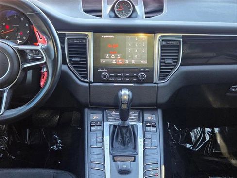 Used 2018 Porsche Macan image 16