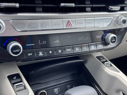 Used 2024 Kia Telluride S w/ S Sunroof Package FWD image 14