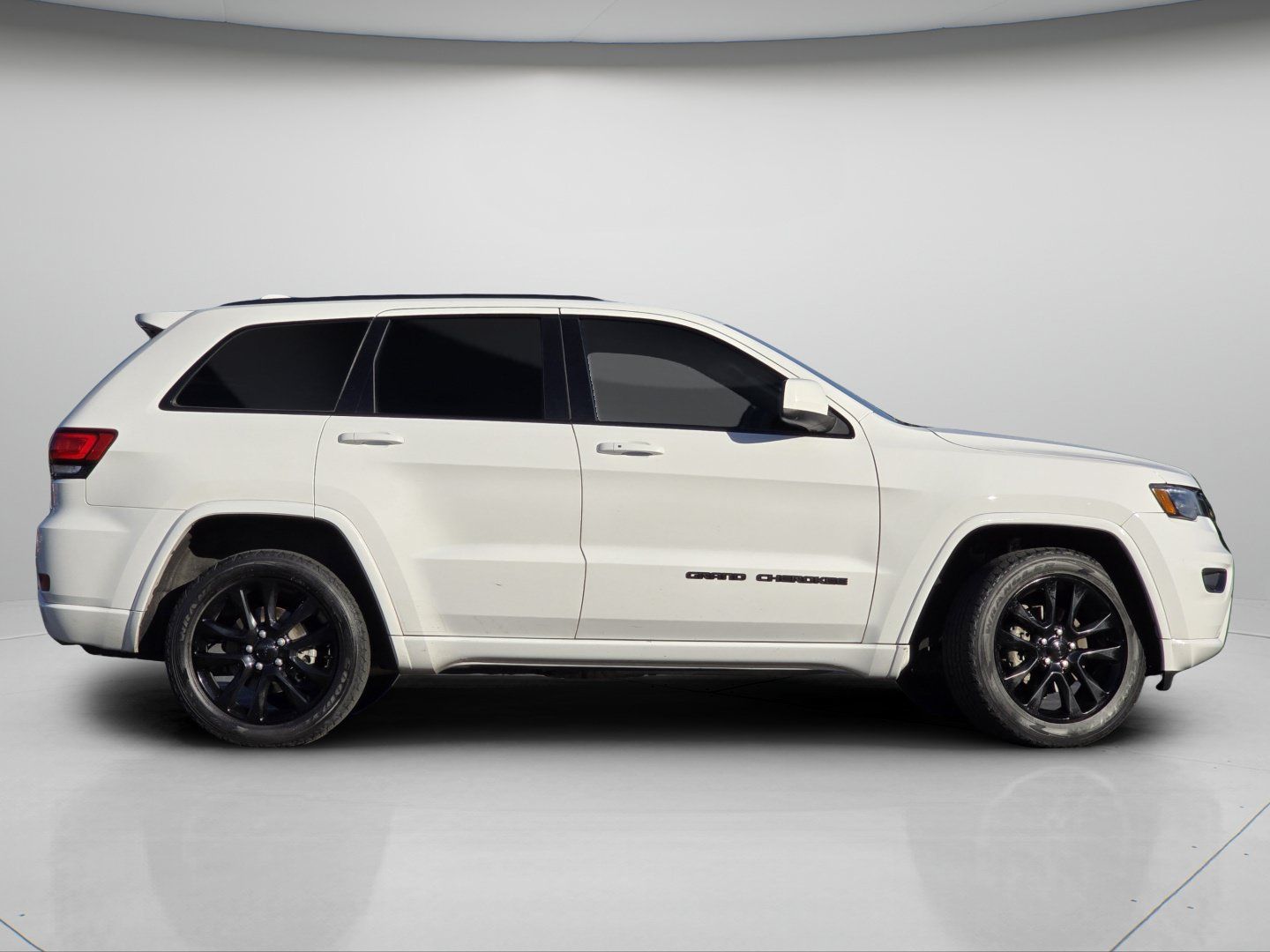 Used 2020 Jeep Grand Cherokee Altitude AWD/4WD image 25