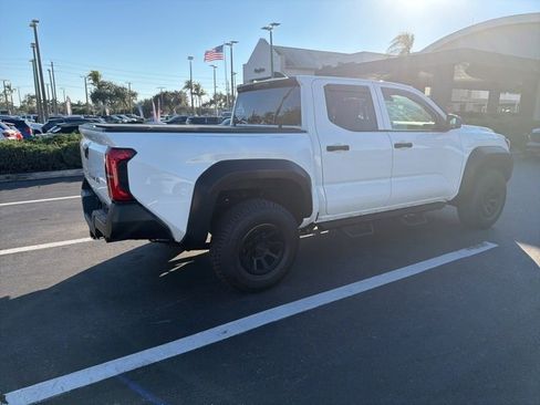 Used 2024 Toyota Tacoma SR image 7