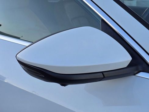 Used 2024 Audi Q8 e-tron Premium Plus image 29