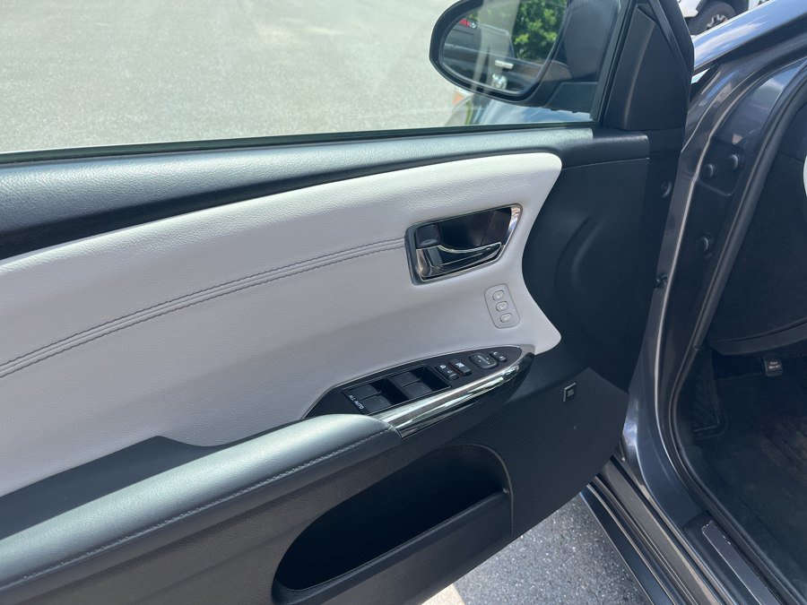 Used 2018 Toyota Avalon Limited w/ Carpet Mat Package FWD image 11