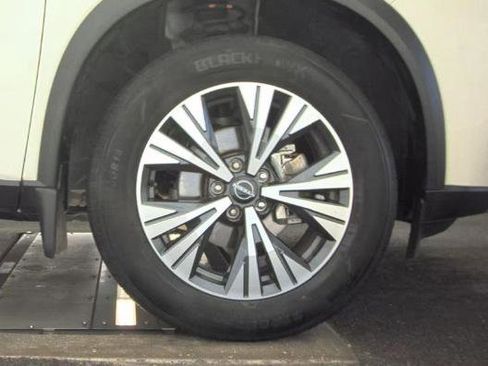 Used 2023 Nissan Rogue SV AWD/4WD image 8