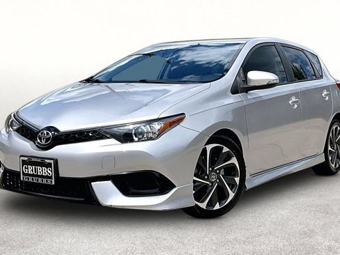 Used 2017 Toyota Corolla iM FWD image 10