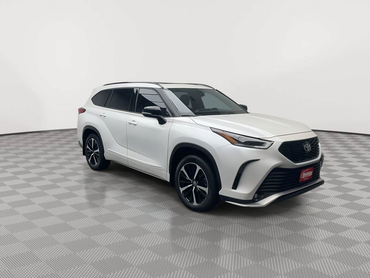 Used 2022 Toyota Highlander XSE AWD/4WD image 35