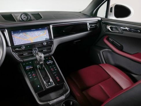 Certified 2023 Porsche Macan AWD/4WD image 20