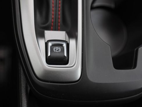 Used 2025 Chevrolet Trax RS FWD image 30