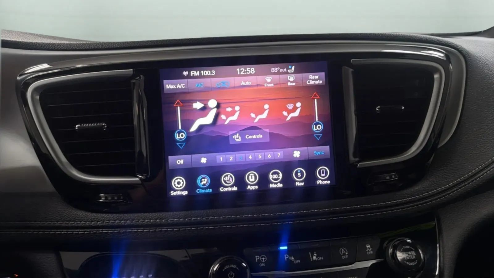 Used 2018 Chrysler Pacifica Limited w/ Advanced Safetytec Group FWD image 14