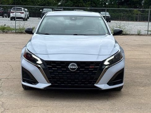 Used 2023 Nissan Altima 2.5 SR w/ SR Premium Package AWD/4WD image 14