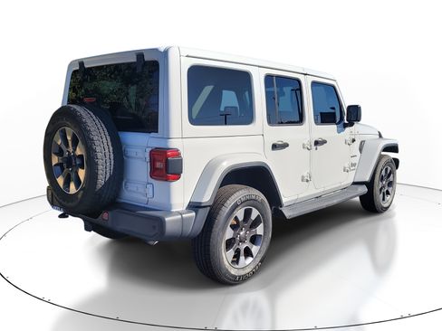 Used 2018 Jeep Wrangler Unlimited Sahara image 7