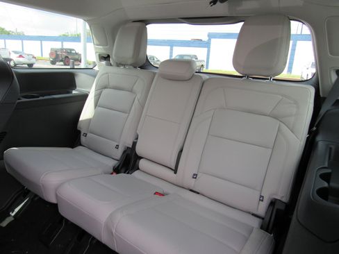 New 2025 Lincoln Navigator Reserve image 13