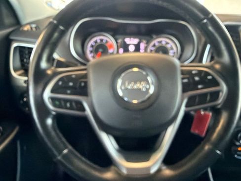 Used 2020 Jeep Cherokee Latitude w/ Cold Weather Group FWD image 18