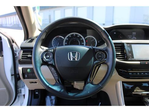 Used 2017 Honda Accord EX-L image 18