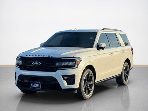Used 2023 Ford Expedition Limited RWD image 3