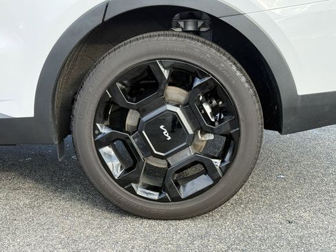 Certified 2024 Kia Sorento SX Prestige w/ Olive Brown Leather Package image 11