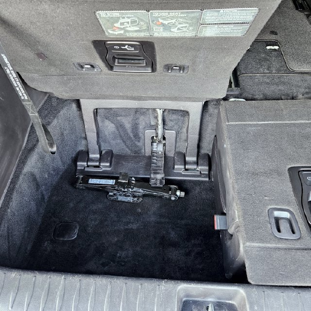 Used 2025 Kia Carnival FWD image 35