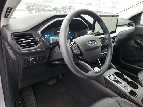 Used 2024 Ford Escape Platinum image 19