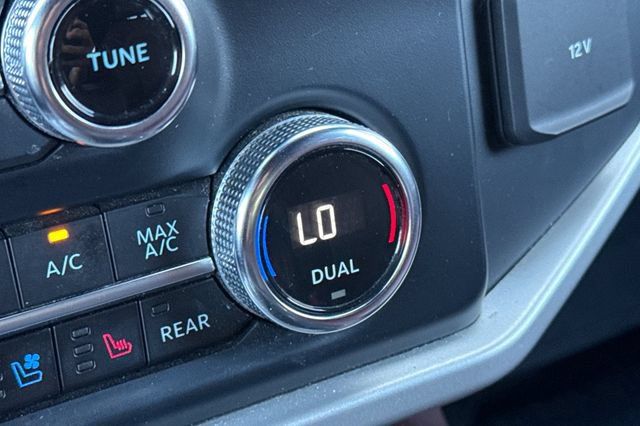 Used 2023 Ford Expedition Limited AWD/4WD image 31
