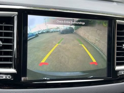 Used 2023 Chrysler Pacifica Touring-L FWD image 23
