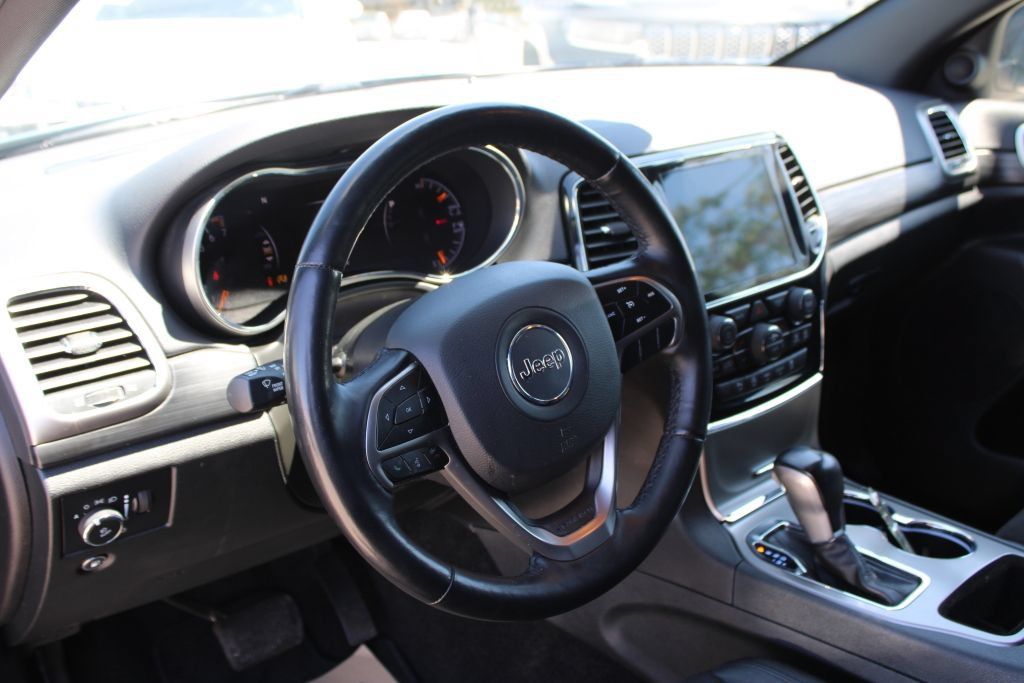 Used 2022 Jeep Grand Cherokee Laredo X AWD/4WD image 30