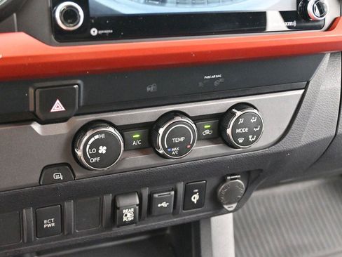 Used 2020 Toyota Tacoma TRD Sport RWD image 22