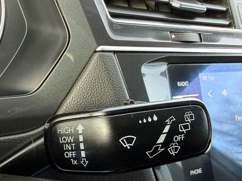 Used 2018 Volkswagen Tiguan SE w/ Panoramic Sunroof Package image 24