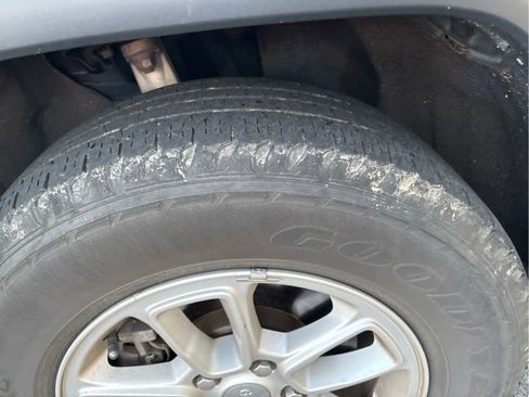 Used 2018 Jeep Grand Cherokee Laredo image 12