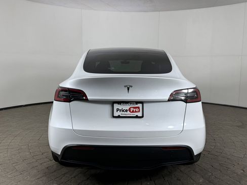 Used 2024 Tesla Model Y Long Range AWD/4WD image 6