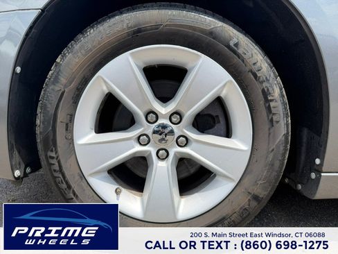 Used 2011 Dodge Charger SE RWD image 24