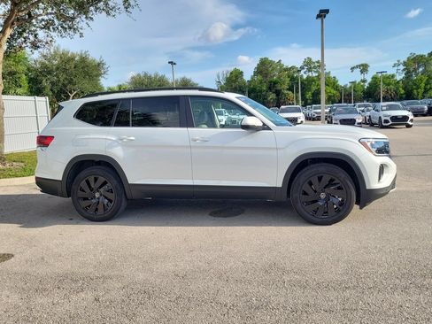 Certified 2026 Volkswagen Atlas SE FWD image 4