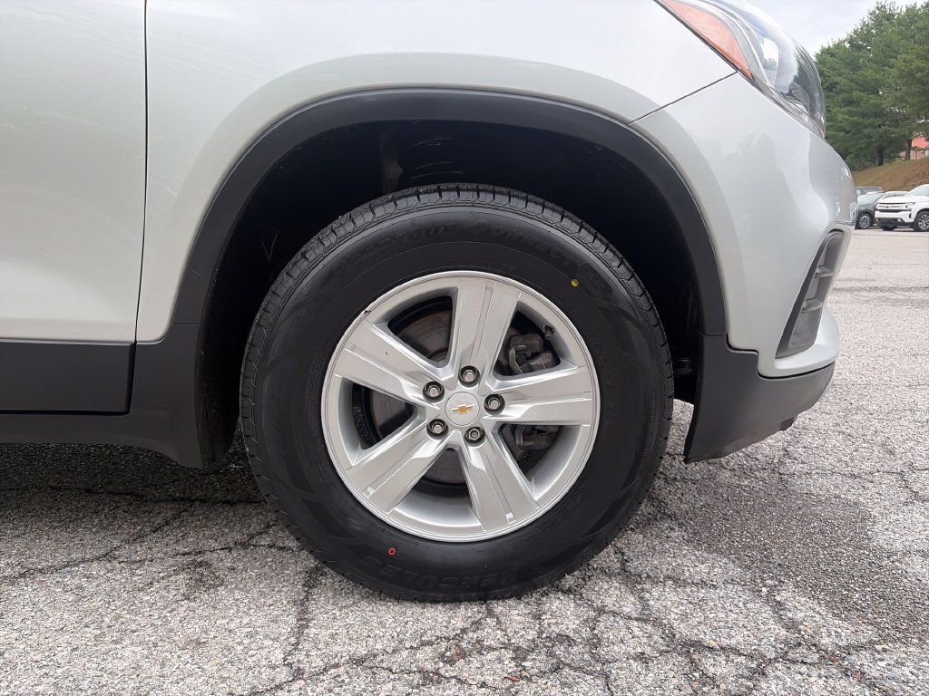 Used 2020 Chevrolet Trax LT w/ LT Convenience Package AWD/4WD image 43