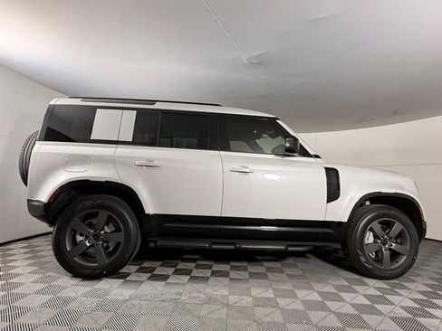 New 2026 Land Rover Defender 110 X-Dynamic SE AWD/4WD image 9