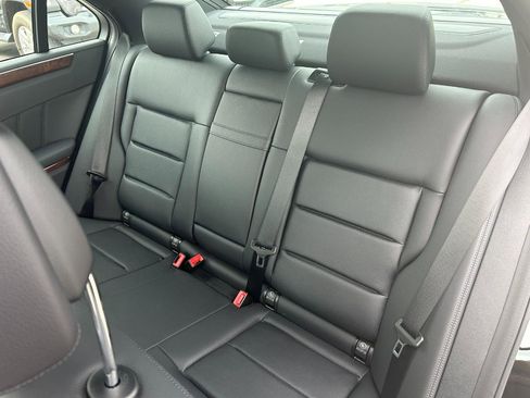 Used 2013 Mercedes-Benz E 350 BlueTEC Sedan image 12