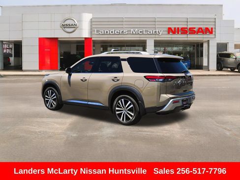 Used 2023 Nissan Pathfinder Platinum w/ Cargo Package AWD/4WD image 6
