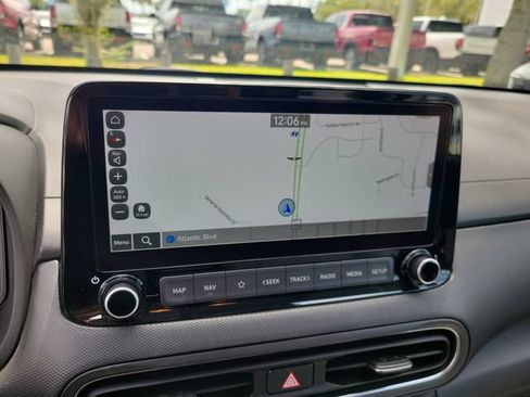 Used 2022 Hyundai Kona Limited AWD/4WD image 32