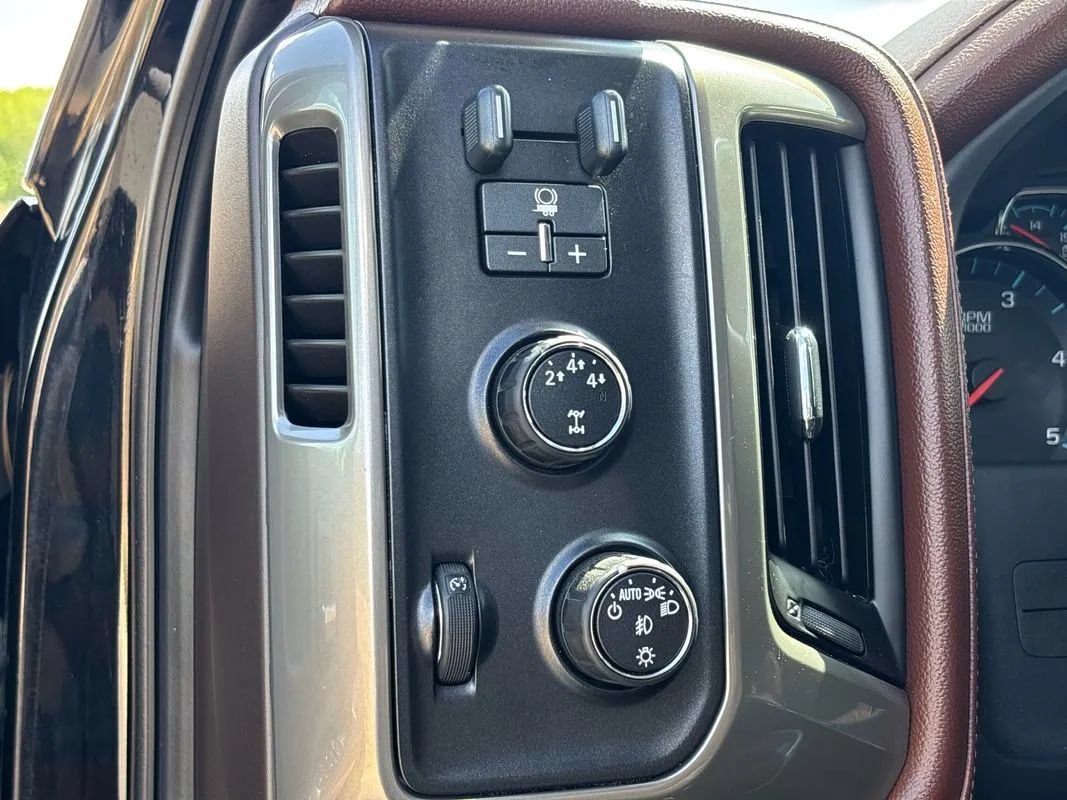 Used 2015 Chevrolet Silverado 2500 High Country w/ Duramax Plus Package AWD/4WD image 32