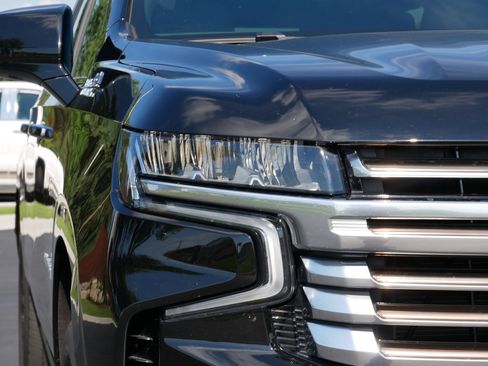 Used 2023 Chevrolet Suburban High Country AWD/4WD image 16