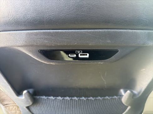 Used 2023 Chrysler Pacifica Touring-L FWD image 19