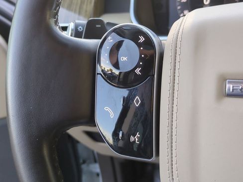 Used 2020 Land Rover Range Rover HSE image 11