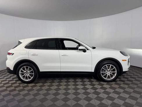 Used 2024 Porsche Cayenne AWD/4WD image 3