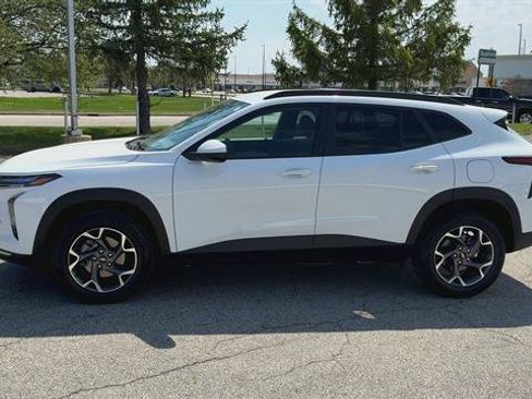 Used 2024 Chevrolet Trax LT w/ Driver Confidence Package image 4