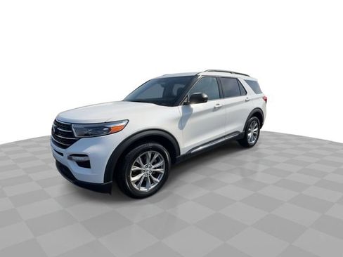 Used 2023 Ford Explorer XLT w/ Equipment Group 202A image 5