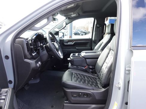 Used 2024 GMC Sierra 1500 Elevation image 17