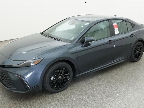 New 2026 Toyota Camry SE image 1