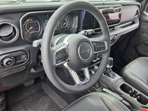 Used 2025 Jeep Wrangler Unlimited Sahara AWD/4WD image 11