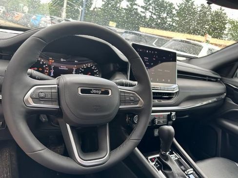Used 2026 Jeep Compass Latitude AWD/4WD image 19