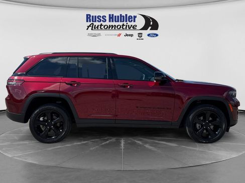 Used 2023 Jeep Grand Cherokee Altitude AWD/4WD image 8
