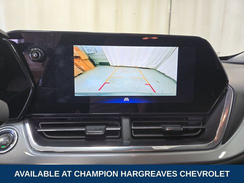 Used 2024 Chevrolet Trax LT w/ Driver Confidence Package FWD image 19