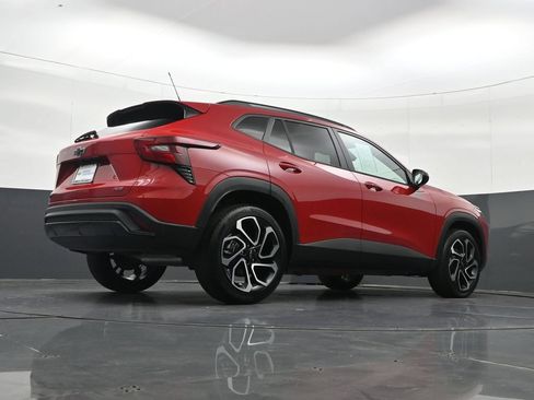 Used 2026 Chevrolet Trax RS w/ Sunroof Package FWD image 33
